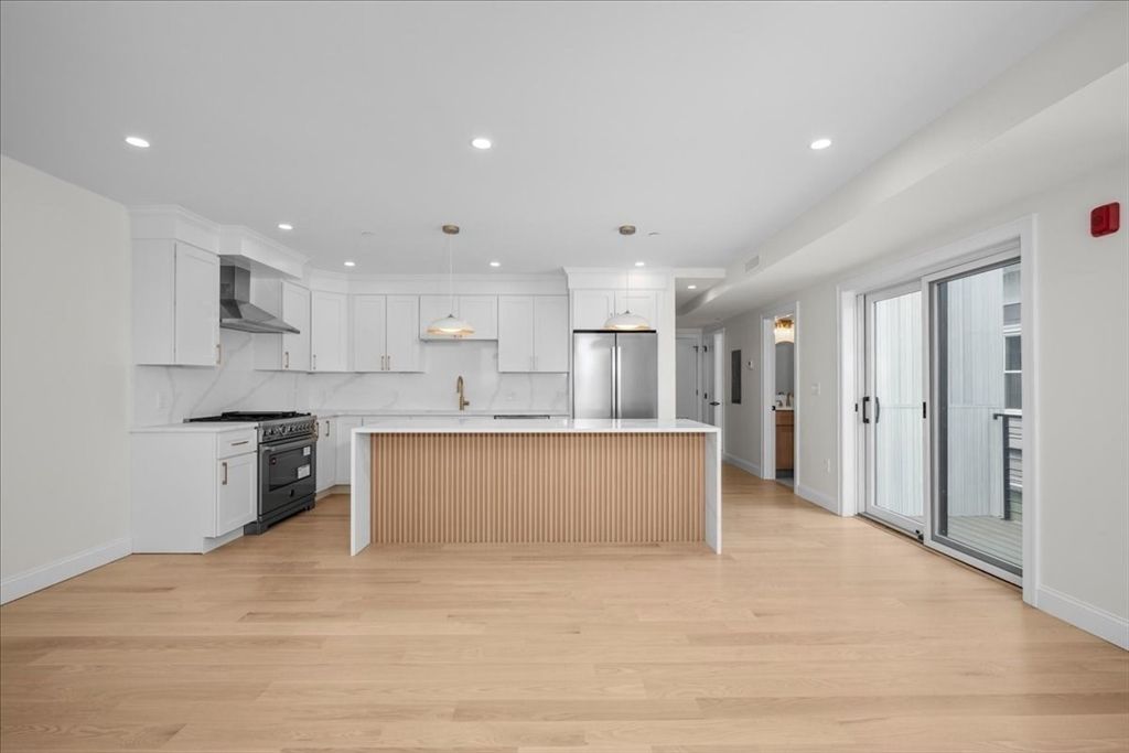 595 Broadway 302, Somerville, MA 02145