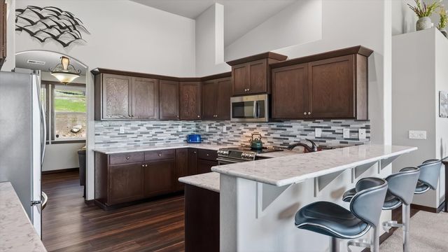 6528 E Robin Ln, Chattaroy, WA 99003