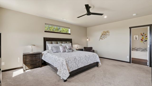 6528 E Robin Ln, Chattaroy, WA 99003