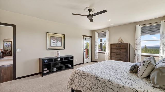 6528 E Robin Ln, Chattaroy, WA 99003