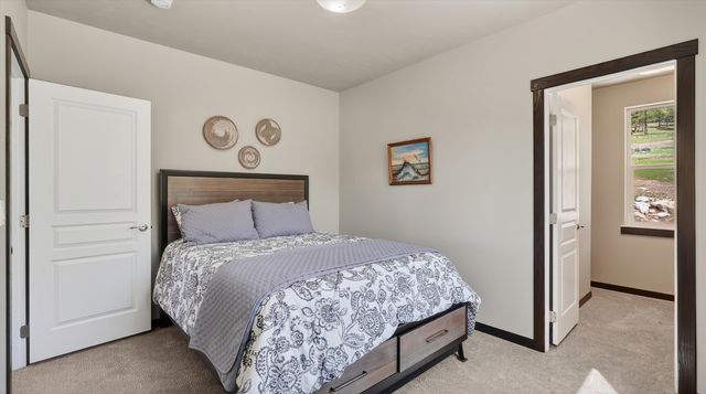 6528 E Robin Ln, Chattaroy, WA 99003