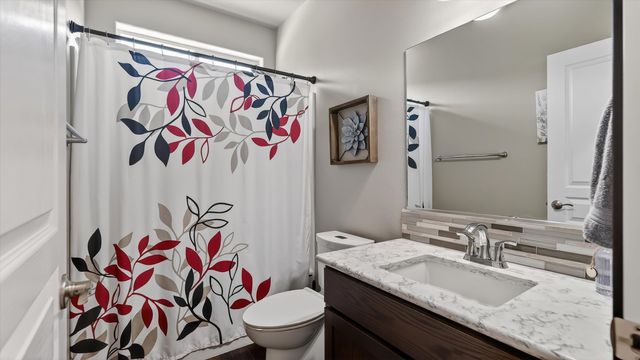 6528 E Robin Ln, Chattaroy, WA 99003