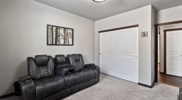 6528 E Robin Ln, Chattaroy, WA 99003