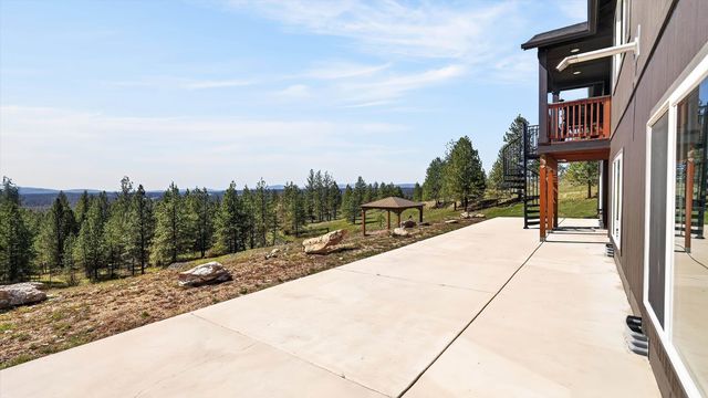 6528 E Robin Ln, Chattaroy, WA 99003