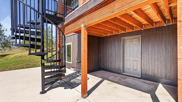 6528 E Robin Ln, Chattaroy, WA 99003