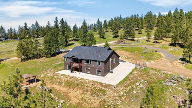 6528 E Robin Ln, Chattaroy, WA 99003
