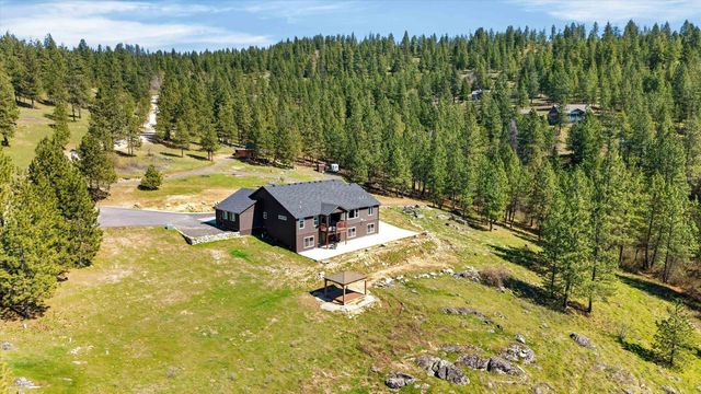 6528 E Robin Ln, Chattaroy, WA 99003