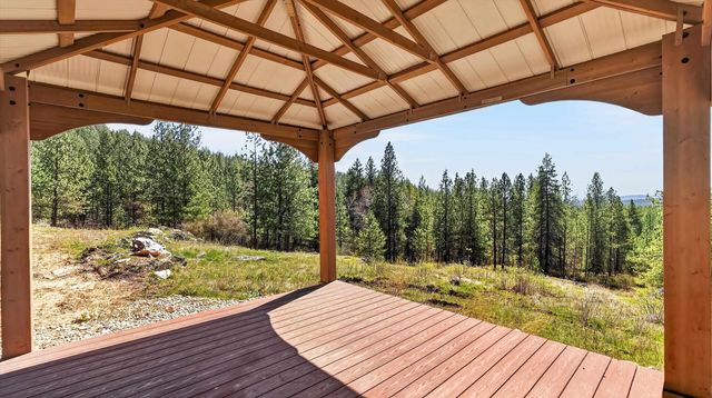 6528 E Robin Ln, Chattaroy, WA 99003