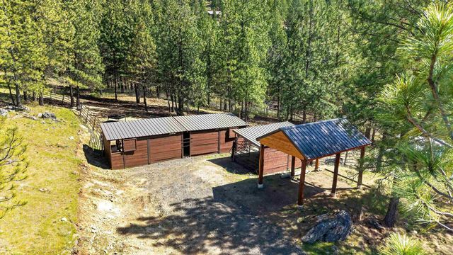 6528 E Robin Ln, Chattaroy, WA 99003