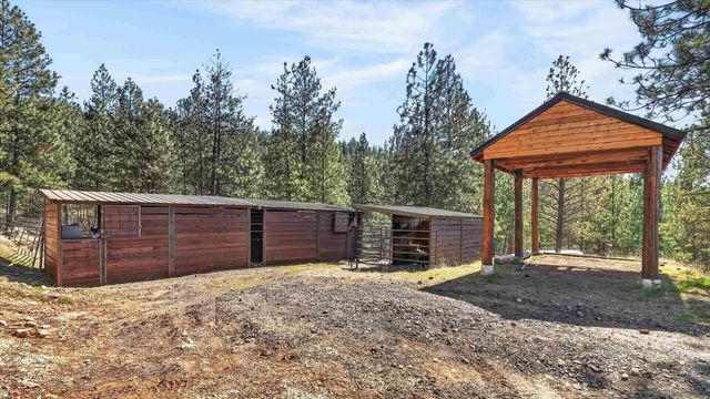 6528 E Robin Ln, Chattaroy, WA 99003