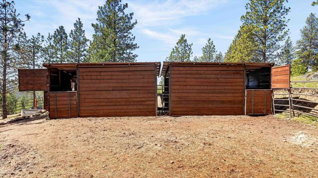 6528 E Robin Ln, Chattaroy, WA 99003