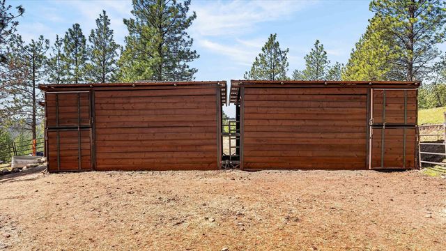 6528 E Robin Ln, Chattaroy, WA 99003