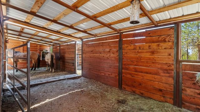 6528 E Robin Ln, Chattaroy, WA 99003