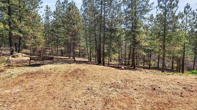 6528 E Robin Ln, Chattaroy, WA 99003