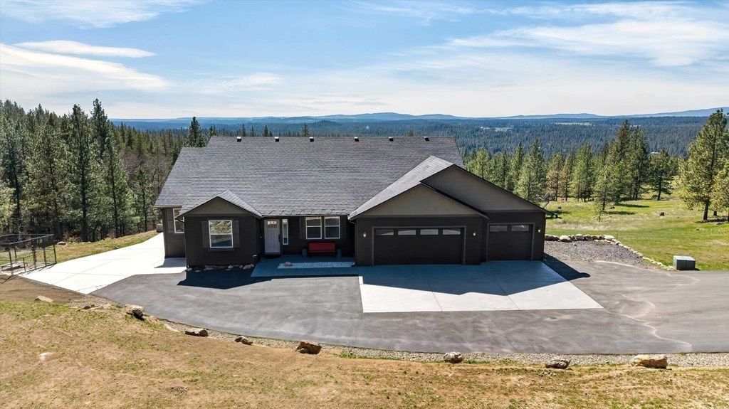 6528 E Robin Ln, Chattaroy, WA 99003