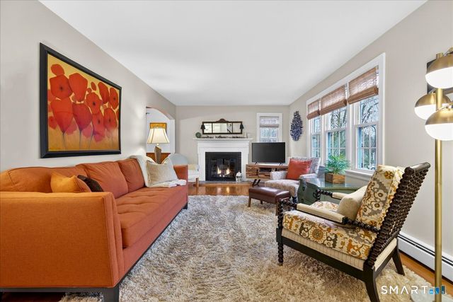 13 West Slope Lane, Hamden, CT 06517