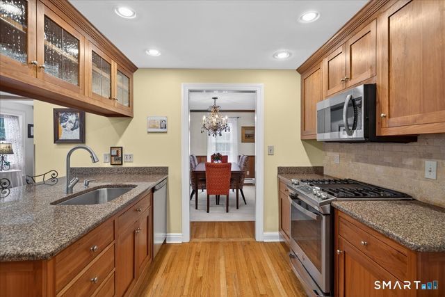 13 West Slope Lane, Hamden, CT 06517