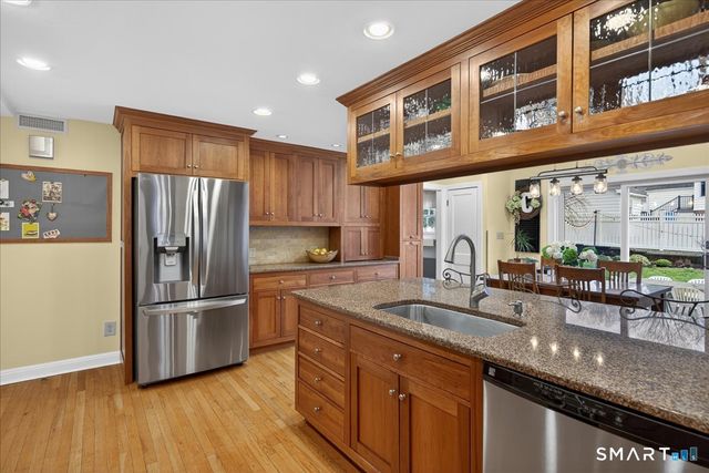 13 West Slope Lane, Hamden, CT 06517