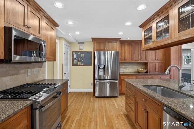 13 West Slope Lane, Hamden, CT 06517