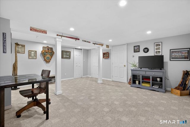 13 West Slope Lane, Hamden, CT 06517