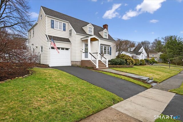 13 West Slope Lane, Hamden, CT 06517