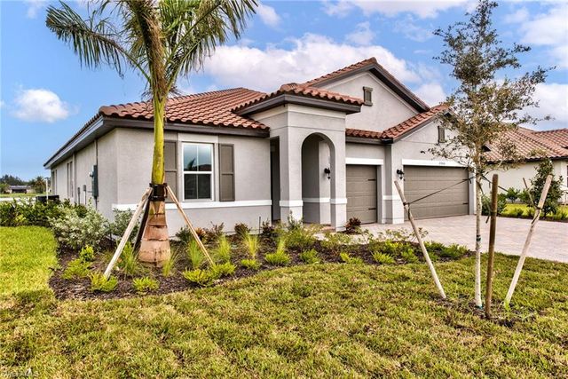 2066 Grove DR, Naples, FL 34120