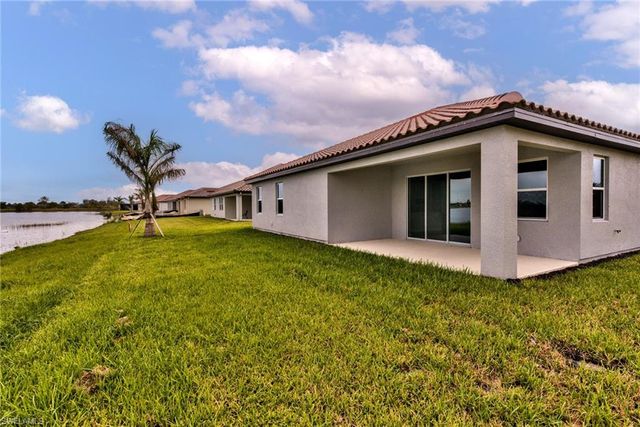 2066 Grove DR, Naples, FL 34120