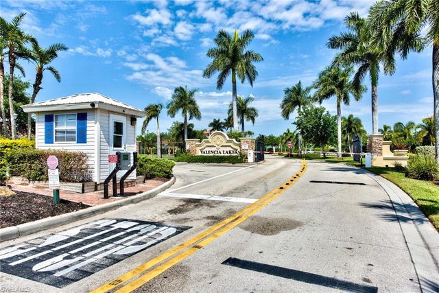 2066 Grove DR, Naples, FL 34120