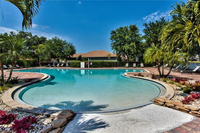 2066 Grove DR, Naples, FL 34120