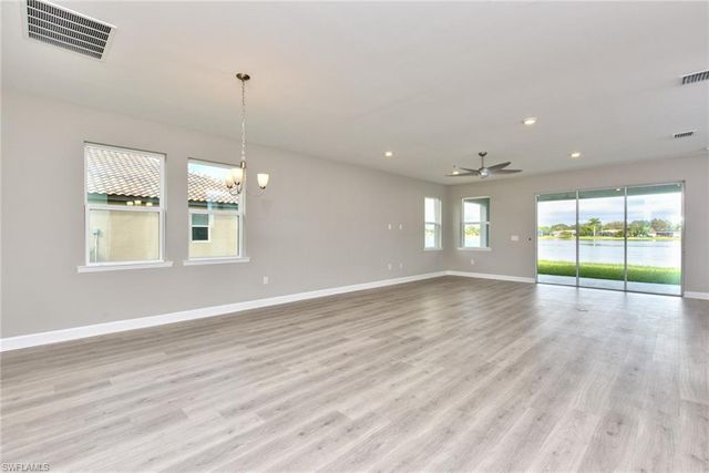 2066 Grove DR, Naples, FL 34120