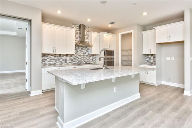 2066 Grove DR, Naples, FL 34120