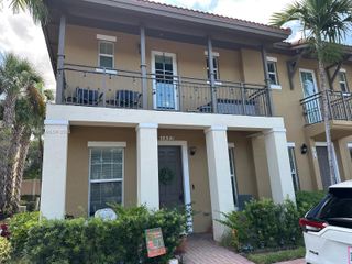 1422 SW 147th Ter, Pembroke Pines, FL 33027