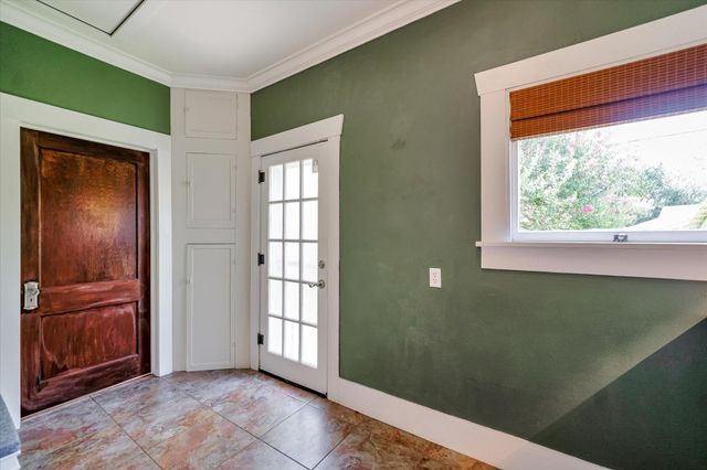 1024 W Temple Street, Houston, TX 77009