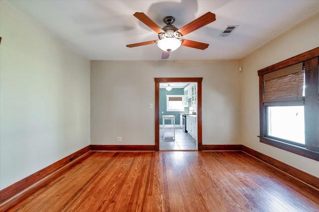 1024 W Temple Street, Houston, TX 77009