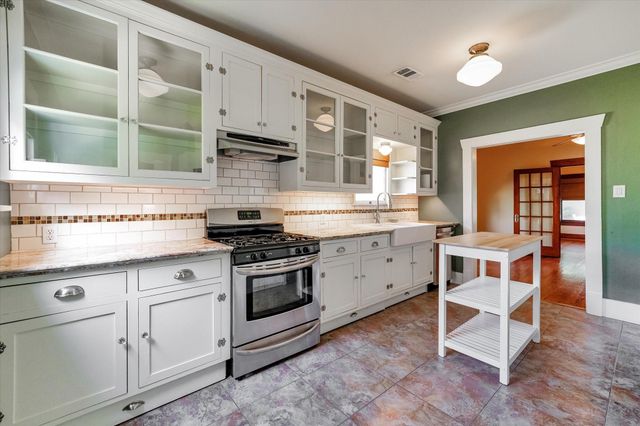 1024 W Temple Street, Houston, TX 77009