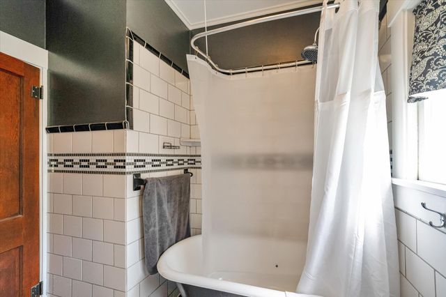 1024 W Temple Street, Houston, TX 77009