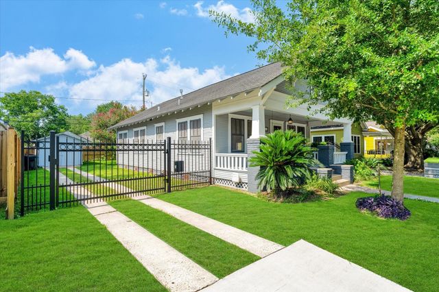 1024 W Temple Street, Houston, TX 77009
