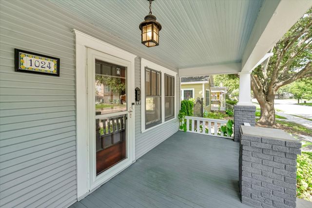 1024 W Temple Street, Houston, TX 77009
