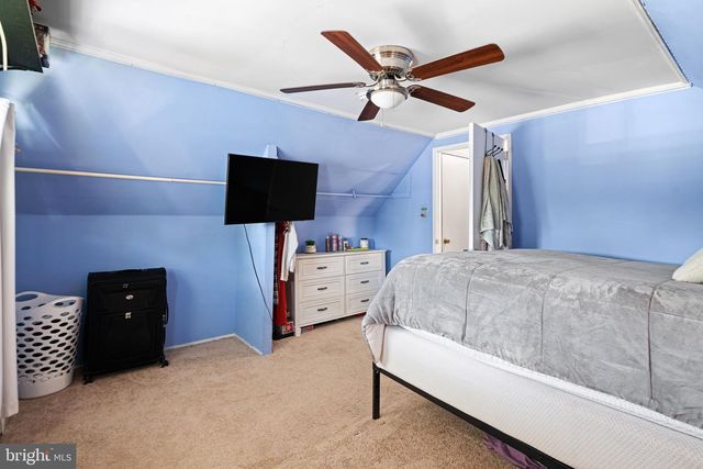 360 HOLLY DR, Levittown, PA 19055
