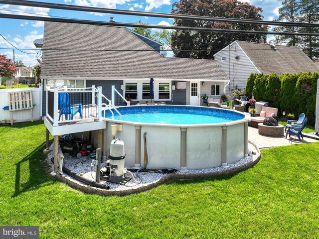 360 HOLLY DR, Levittown, PA 19055