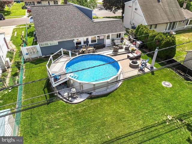 360 HOLLY DR, Levittown, PA 19055