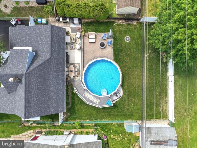 360 HOLLY DR, Levittown, PA 19055