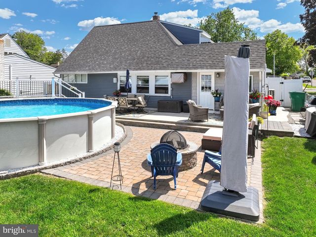 360 HOLLY DR, Levittown, PA 19055