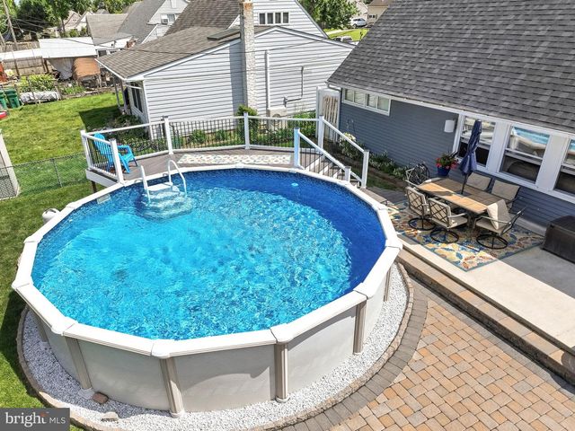 360 HOLLY DR, Levittown, PA 19055