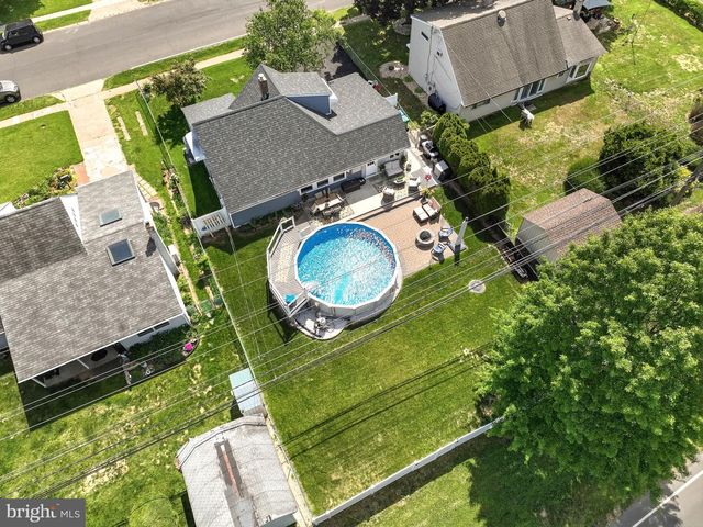 360 HOLLY DR, Levittown, PA 19055