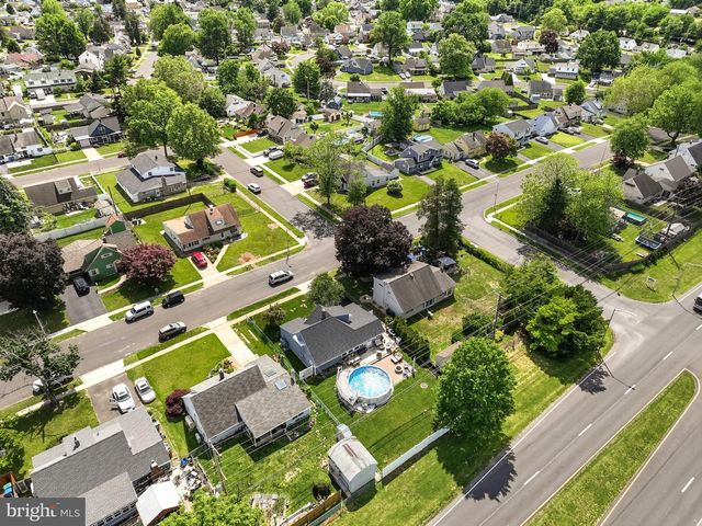 360 HOLLY DR, Levittown, PA 19055