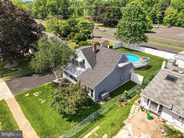 360 HOLLY DR, Levittown, PA 19055