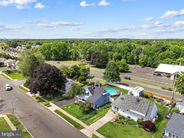 360 HOLLY DR, Levittown, PA 19055