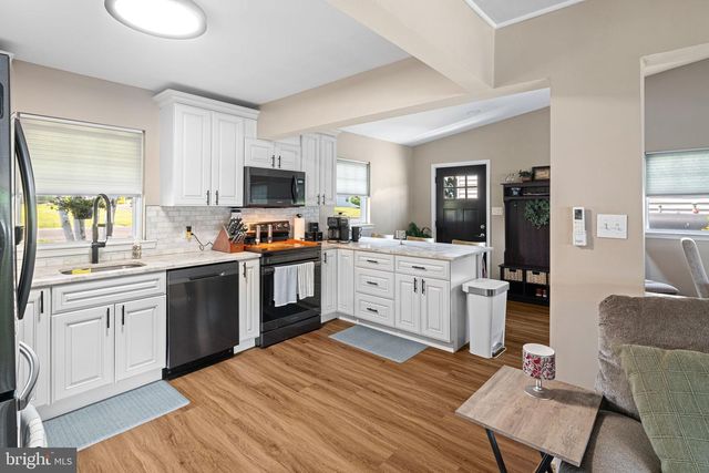 360 HOLLY DR, Levittown, PA 19055