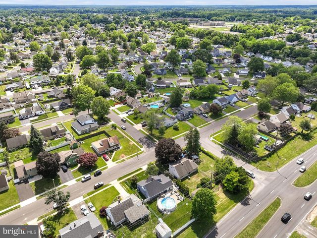 360 HOLLY DR, Levittown, PA 19055